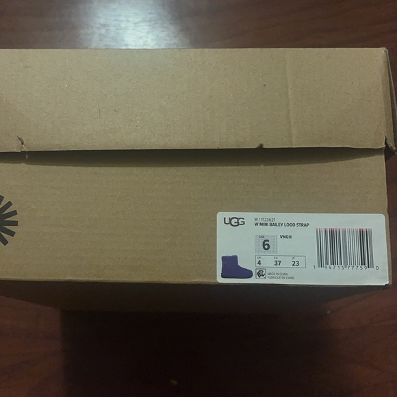 Women UGG Mini Bailey Logo Strap - Picture 5 of 5